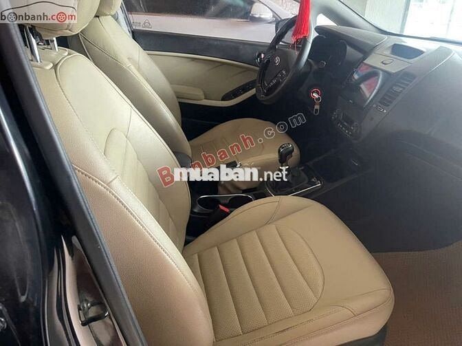 Kia Cerato màu đen