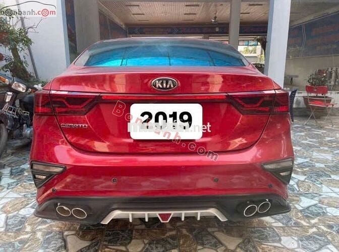Kia Cerato màu đỏ