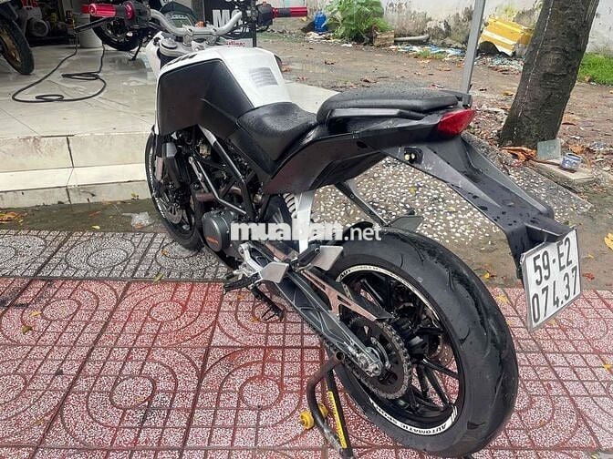 KTM Duke 125 ABS biển soó thành phố