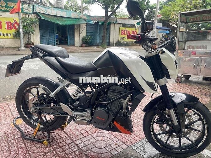 KTM Duke 125 ABS biển soó thành phố