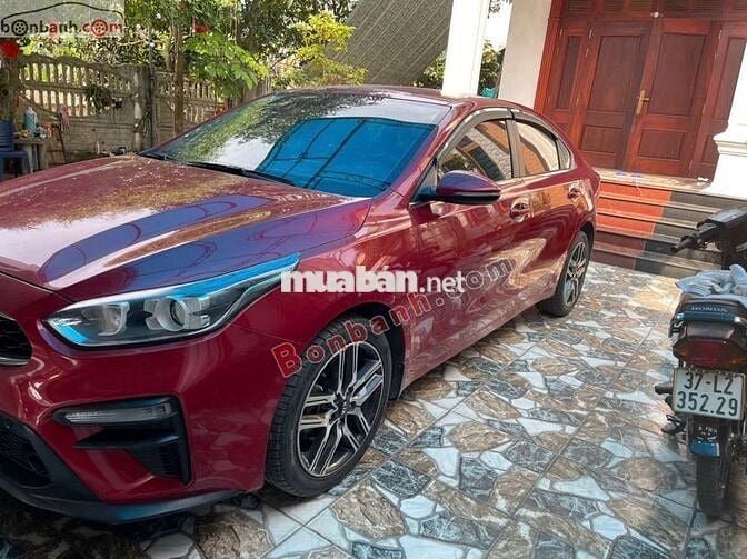 Kia Cerato màu đỏ