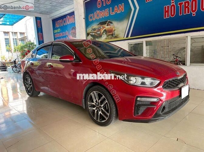 Kia Cerato màu đỏ
