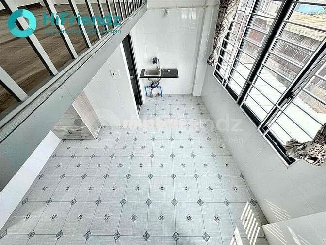 DUPLEX CỬA SỔ TRỜI CÓ SẴN MÁY LẠNH ĐỐI DIỆN KHU ĐÔ THỊ VẠN PHÚC CITY