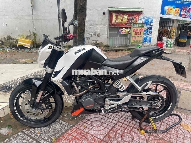 KTM Duke 125 ABS biển soó thành phố