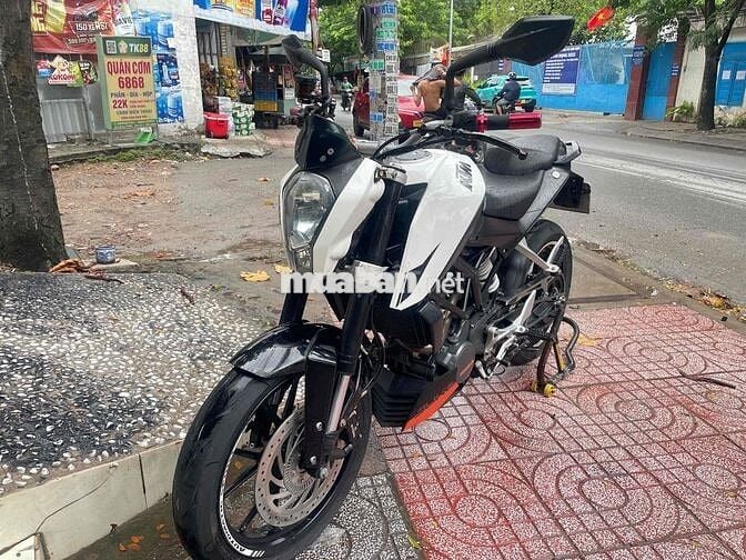 KTM Duke 125 ABS biển soó thành phố