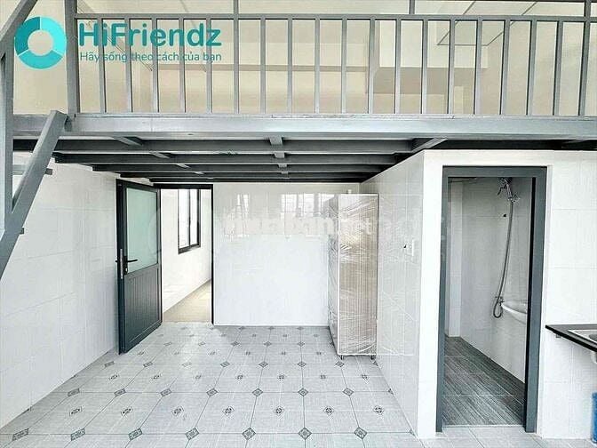DUPLEX CỬA SỔ TRỜI CÓ SẴN MÁY LẠNH ĐỐI DIỆN KHU ĐÔ THỊ VẠN PHÚC CITY