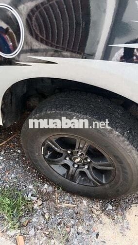 2017 2.5 MT 1 cầu số sàn màu trắng đi 119000 km