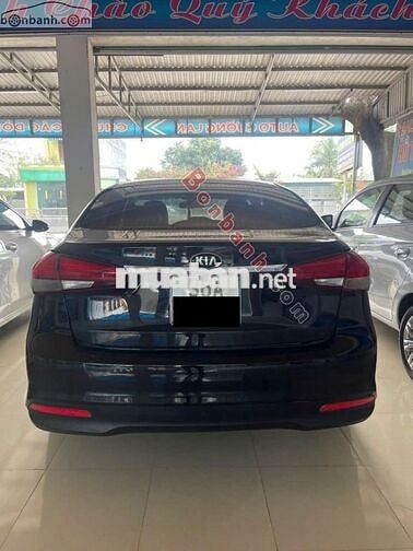 Kia Cerato màu đen