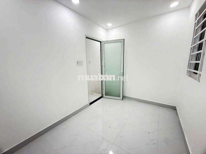 Cho thuê nhà nguyên căn hẻm xe hơi 2 phòng ngủ có máy lạnh Bùi Văn Ba