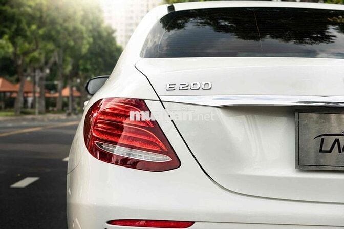 Mercedes E200 Model 2020 - Trắng Nâu
