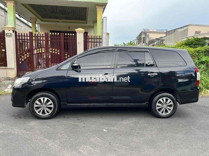 Toyota Innova 2015 2.0E
