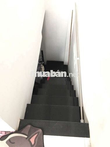 Cho thuê nhà nguyên căn hẻm xe hơi 2 phòng ngủ có máy lạnh Bùi Văn Ba
