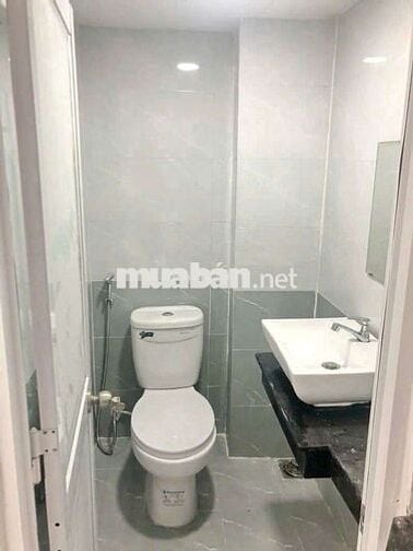 Cho thuê nhà nguyên căn hẻm xe hơi 2 phòng ngủ có máy lạnh Bùi Văn Ba