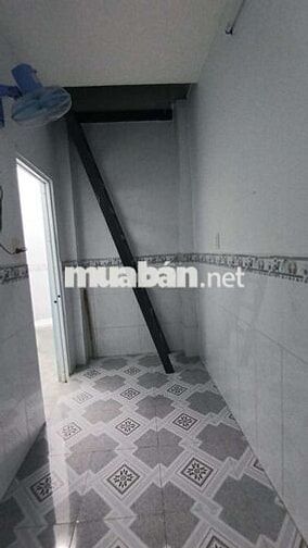 Giao 2 tỷ nhưng bán gấp 800tr, 800tr có nhà quận 4 ở ngay