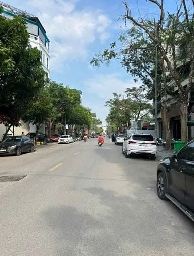 Phố Trạm Nhà Mới 6 Tầng Ga Ra Thang Máy 