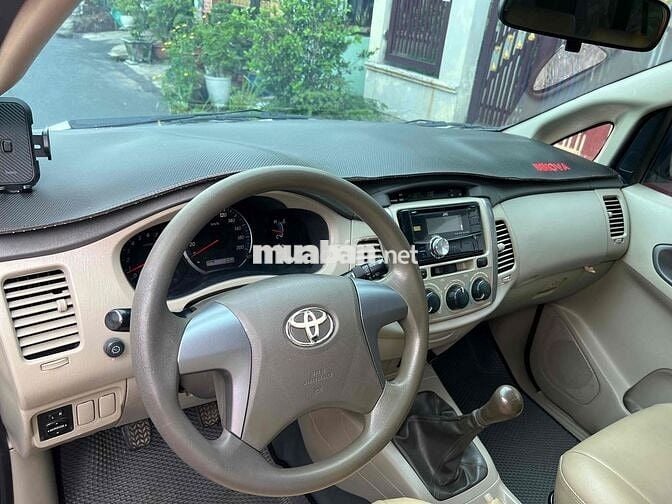 Toyota Innova 2015 2.0E