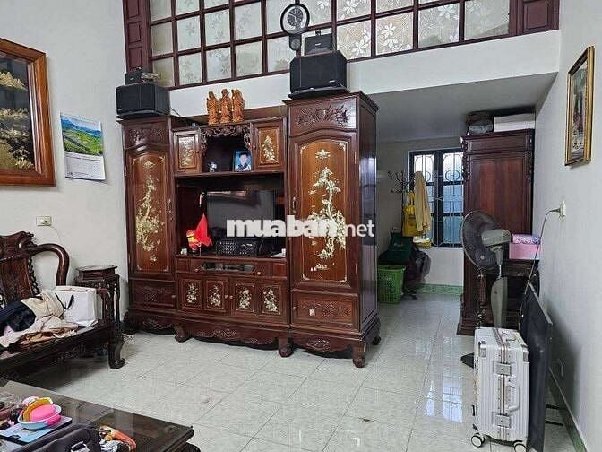 Siêu hiếm! Tập thể Ngọc Lâm 100m² – Ô tô đỗ cửa – Chỉ hơn 3 tỷ