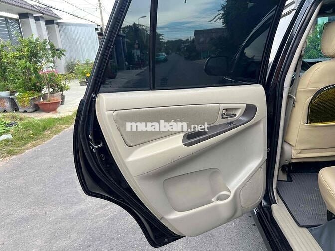 Toyota Innova 2015 2.0E
