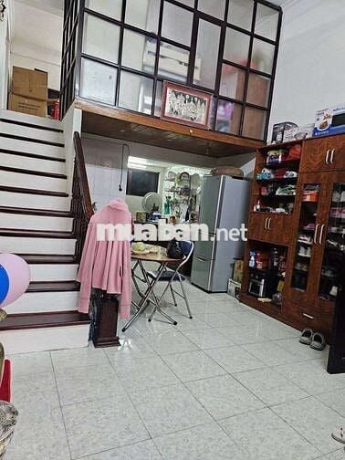 Siêu hiếm! Tập thể Ngọc Lâm 100m² – Ô tô đỗ cửa – Chỉ hơn 3 tỷ