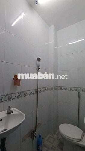 Giao 2 tỷ nhưng bán gấp 800tr, 800tr có nhà quận 4 ở ngay