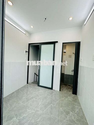 Lò Gốm -Q6 - Đủ Công Năng - Nhà Đẹp Mới Chỉ Việc Sách Vali Vào Ở .....