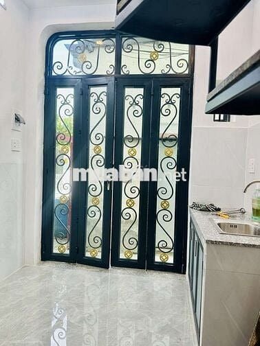 Lò Gốm -Q6 - Đủ Công Năng - Nhà Đẹp Mới Chỉ Việc Sách Vali Vào Ở .....
