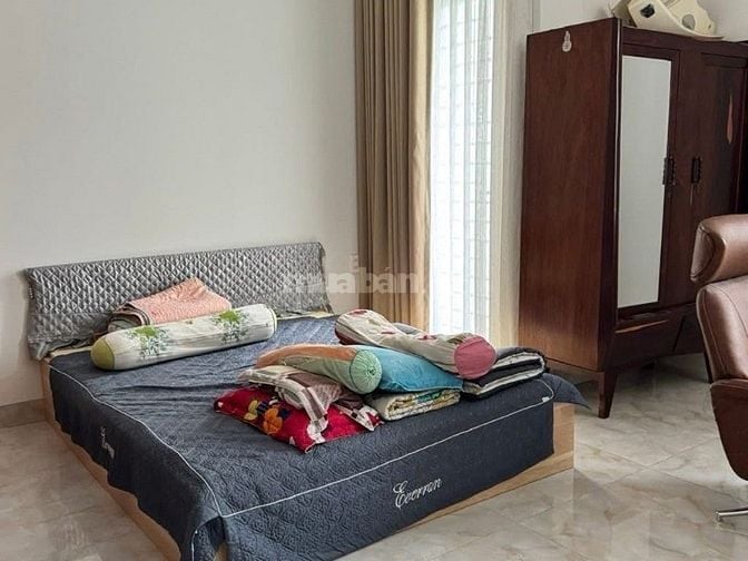 Ở NGUYỄN THÁI BÌNH MỞ CỬA THẤY PHỐ, QUAY LƯNG THẤY SÂN BAY GIÁ 3,75 TỶ