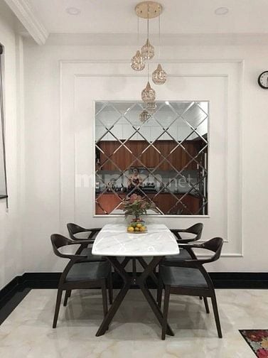 Ở NGUYỄN THÁI BÌNH MỞ CỬA THẤY PHỐ, QUAY LƯNG THẤY SÂN BAY GIÁ 3,75 TỶ