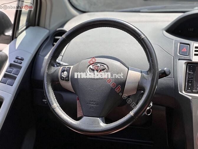 toyota Yaris nhập nhật đăng ký lần đầu 2011