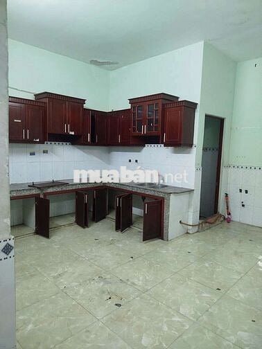 🏘️ Nhà Mặt Tiền 1lầu 5phòng, đang sơn phết mới, sân xe tải, Tô ký 🏘️