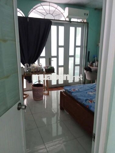 Nhà 1 lầu, sân thượg, 4m x 22m, 2PN (máy lạnh),2WC, hẻm 3m Tân Hoà Đôg