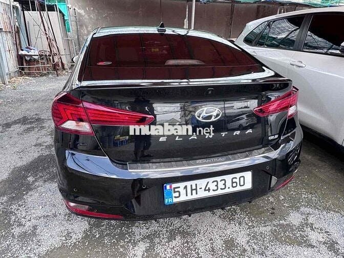 Hyundai Elantra 2021 2.0 AT - 42000 km