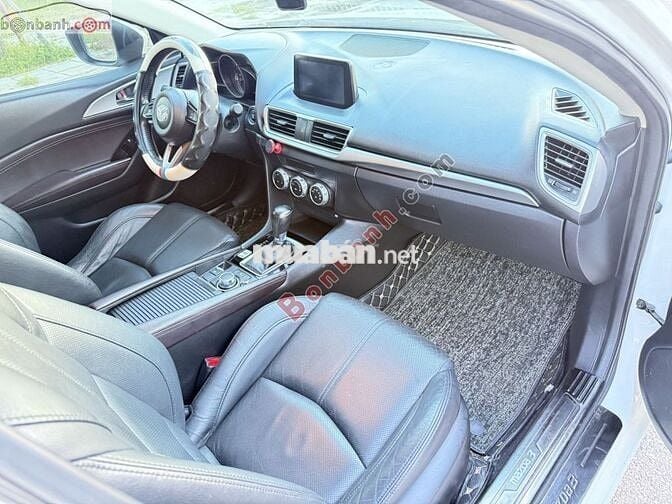 Mazda 3 1.5 AT 2018