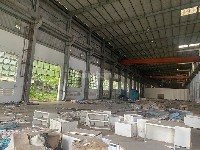 Cho thuê Kho bãi 15.000m2. Quận 7. Trần cao 10m. Có CẨU TRỤC. Pccc