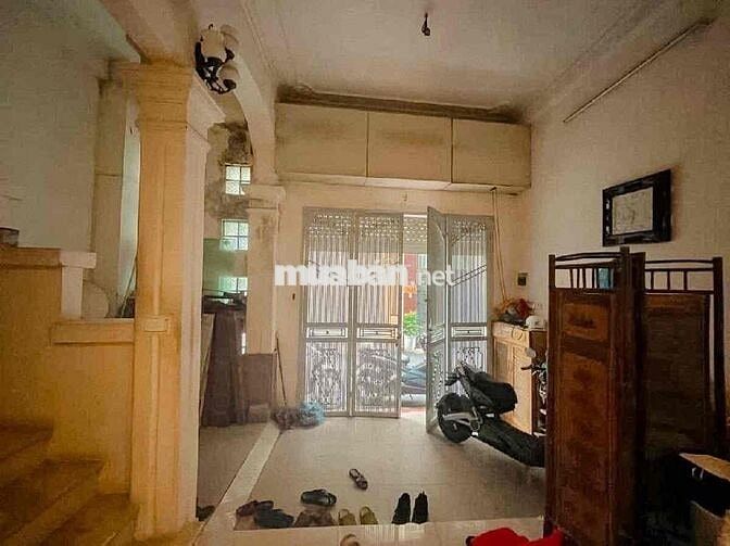 Bán nhà đẹp Vương Thừa Vũ, DT: 40m², phân lô quân đội, ô tô đỗ cửa