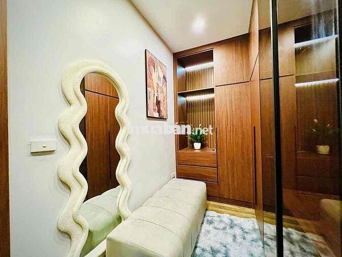 cần bán căn Vũ Tông Phan , gần phố , ngõ nông 40m2x7 tầng thang máy!!