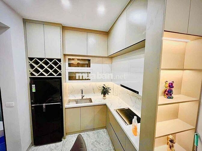 cần bán căn Vũ Tông Phan , gần phố , ngõ nông 40m2x7 tầng thang máy!!