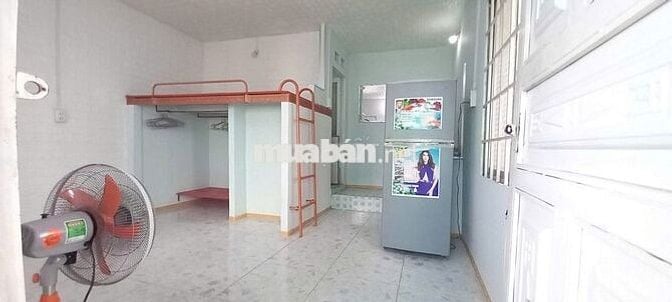 PHÒNG BAN CÔNG MẶT TIỀN ĐƯỜNG QUANG TRUNG