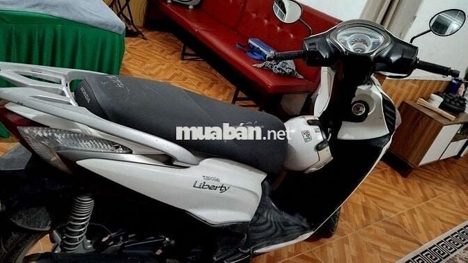 Bán xe Kymco people 16 fi 125cc màu trắng.