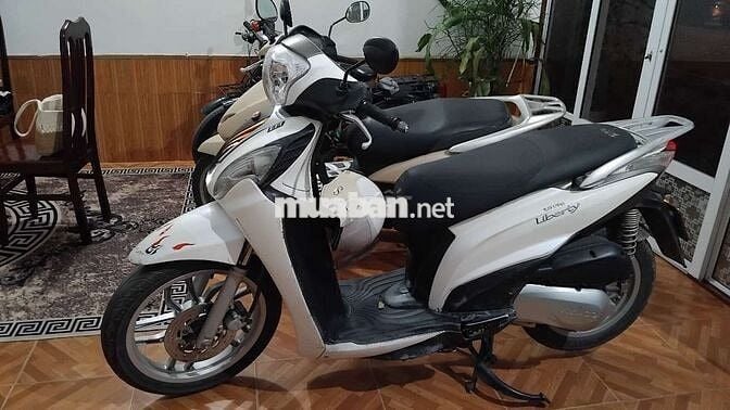 Bán xe Kymco people 16 fi 125cc màu trắng.