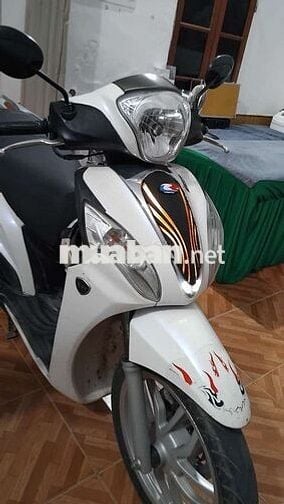 Bán xe Kymco people 16 fi 125cc màu trắng.