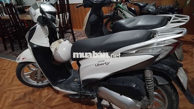 Bán xe Kymco people 16 fi 125cc màu trắng.