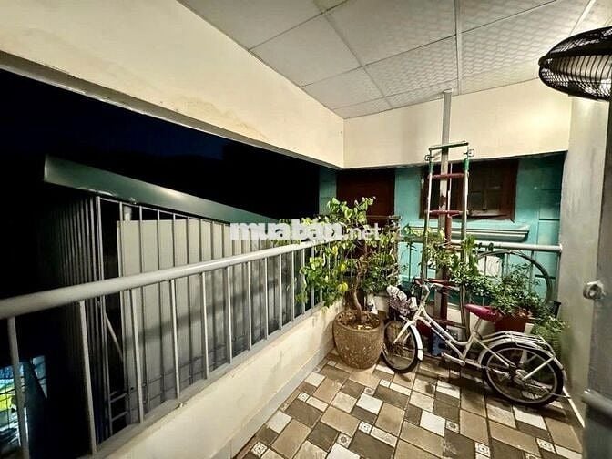 Bán Nhà Đê Trần Khát Chân 17M x 4T, MT:4M Giá 4,95 Tỷ. Lô góc, dân xây