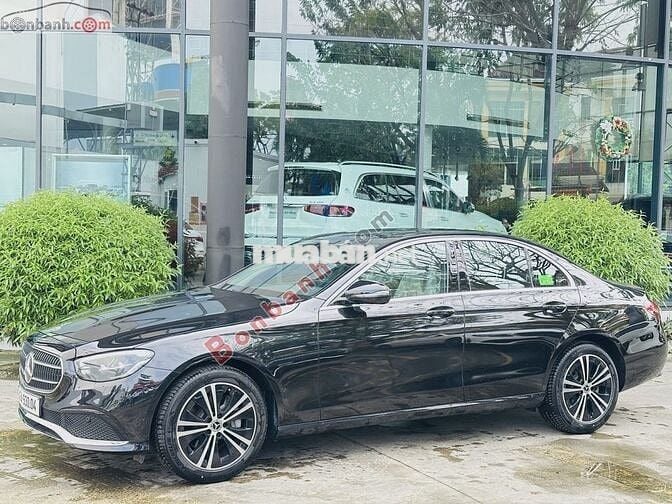 Mercedes-Benz E 180 V1 - Đen/Nâu. Đăng ký 11/2024