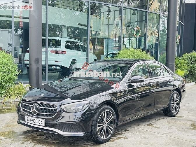 Mercedes-Benz E 180 V1 - Đen/Nâu. Đăng ký 11/2024