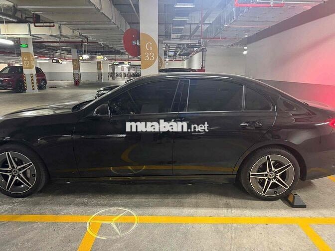 Mercedes Benz C Class 2023 C300 AMG - 10000 km