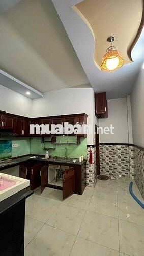 Mặt Tiền Đường DC 13 , DT 4x15m 3 lầu 5pn 4wc cho thuê