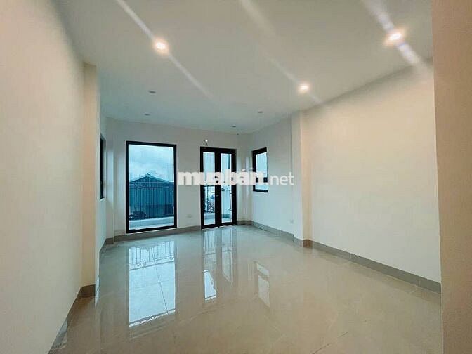BÂN NHÀ ĐẸP..Ô TÔ ĐỖ CỬA .DIỆN TÍCH 38 M2 .12.8 TỶ