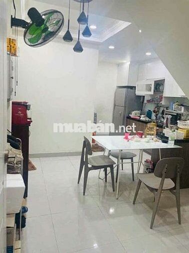 Nguyên căn nhà đẹp hẻm đẹp 215 Nguyễn Xí