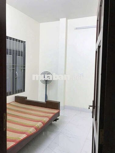 Cho thuê nhà 2  lầu  nhiều phòng ngủ có nội thất
